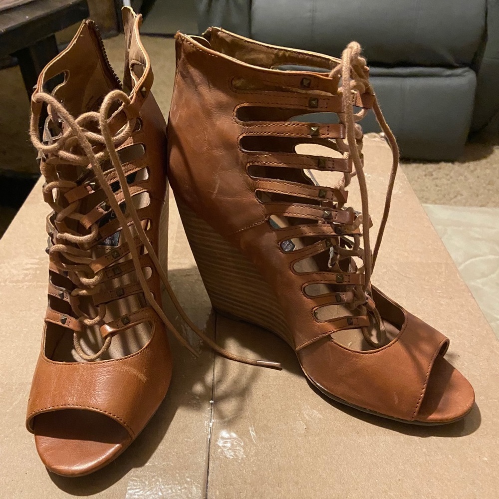 Brown leather Steve Madden 4inch wedges